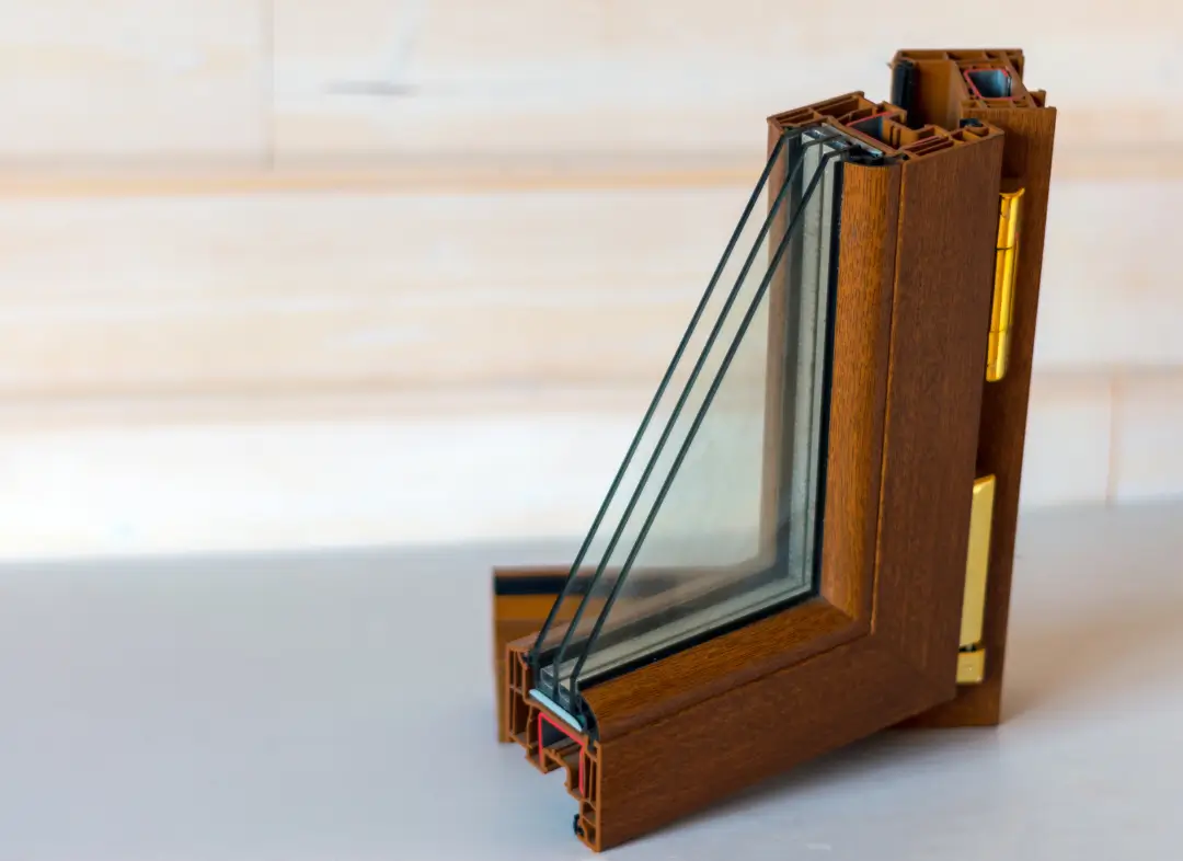 Installation de fenêtre en bois sur mesure Le Rouret